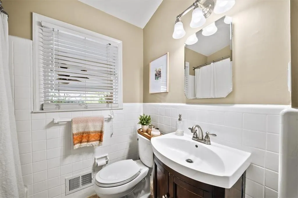 109 Spruell Springs Road, Atlanta, Georgia 30342, 2 Bedrooms Bedrooms, ,2 BathroomsBathrooms,Residential,For Sale,109 Spruell Springs Road,7721851