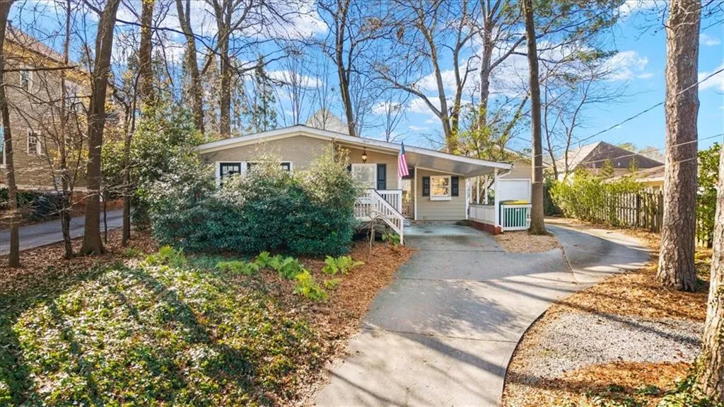 109 Spruell Springs Road, Atlanta, Georgia 30342, 2 Bedrooms Bedrooms, ,2 BathroomsBathrooms,Residential,For Sale,109 Spruell Springs Road,7721851