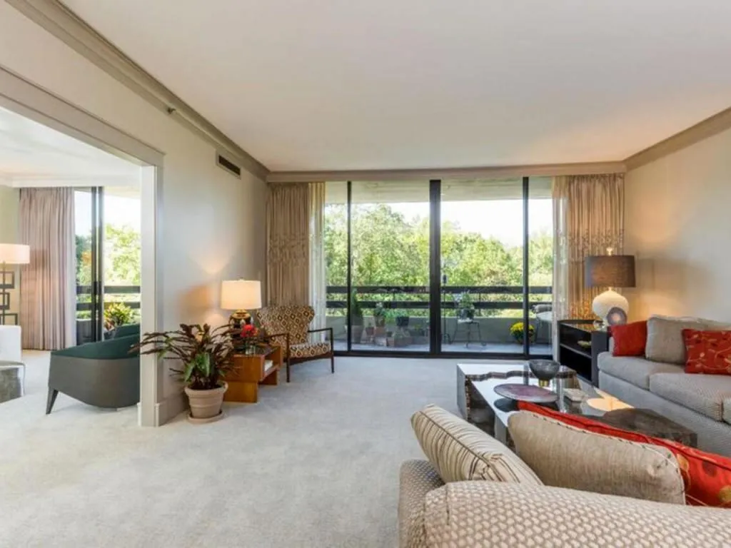 2660 Peachtree Road Unit 8c, Atlanta, Georgia 30305, 2 Bedrooms Bedrooms, ,2 BathroomsBathrooms,Residential,Sold,2660 Peachtree Road Unit 8c,5764010