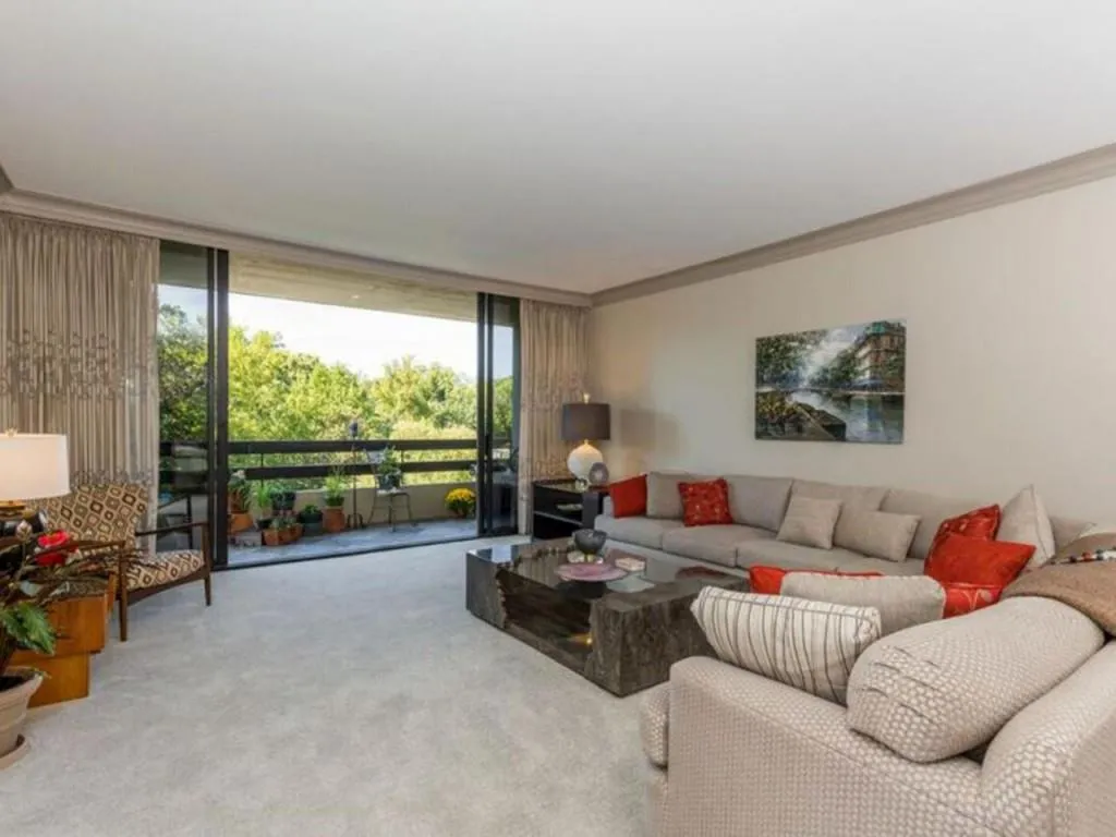 2660 Peachtree Road Unit 8c, Atlanta, Georgia 30305, 2 Bedrooms Bedrooms, ,2 BathroomsBathrooms,Residential,Sold,2660 Peachtree Road Unit 8c,5764010