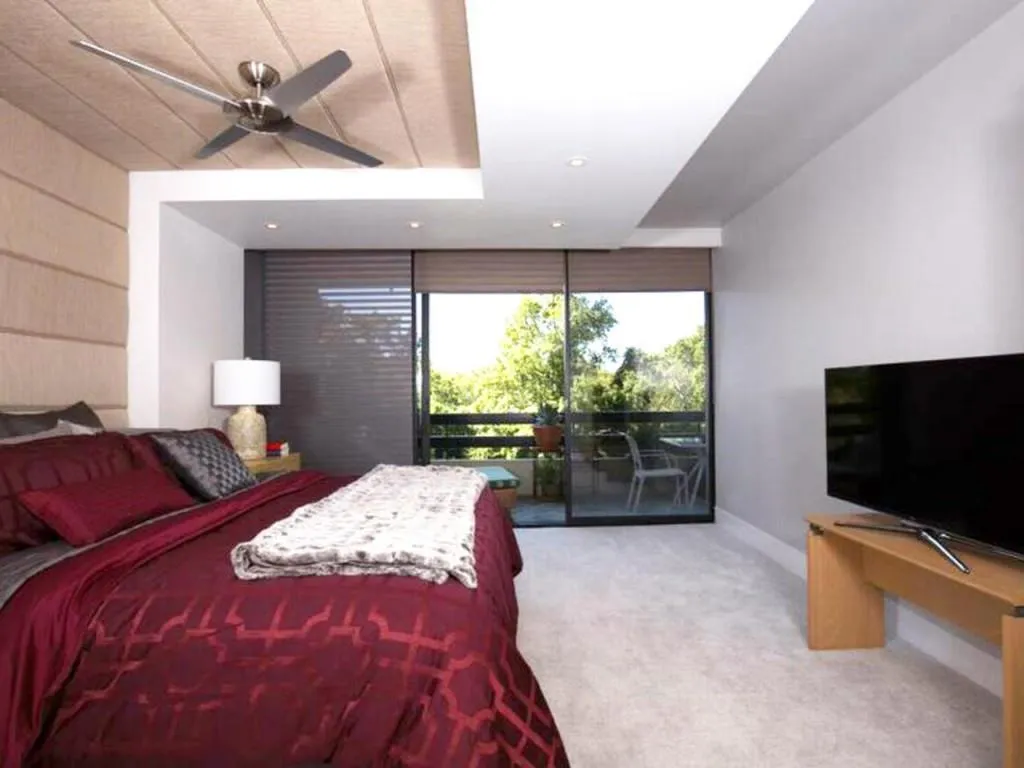 2660 Peachtree Road Unit 8c, Atlanta, Georgia 30305, 2 Bedrooms Bedrooms, ,2 BathroomsBathrooms,Residential,Sold,2660 Peachtree Road Unit 8c,5764010