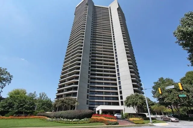 2660 Peachtree Road Unit 8c, Atlanta, Georgia 30305, 2 Bedrooms Bedrooms, ,2 BathroomsBathrooms,Residential,Sold,2660 Peachtree Road Unit 8c,5764010