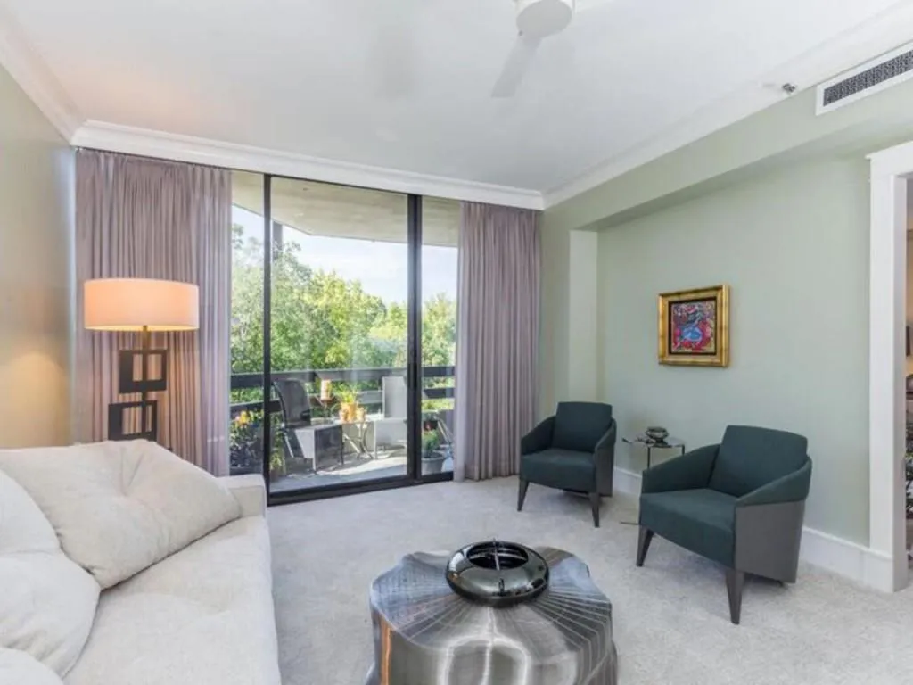 2660 Peachtree Road Unit 8c, Atlanta, Georgia 30305, 2 Bedrooms Bedrooms, ,2 BathroomsBathrooms,Residential,Sold,2660 Peachtree Road Unit 8c,5764010