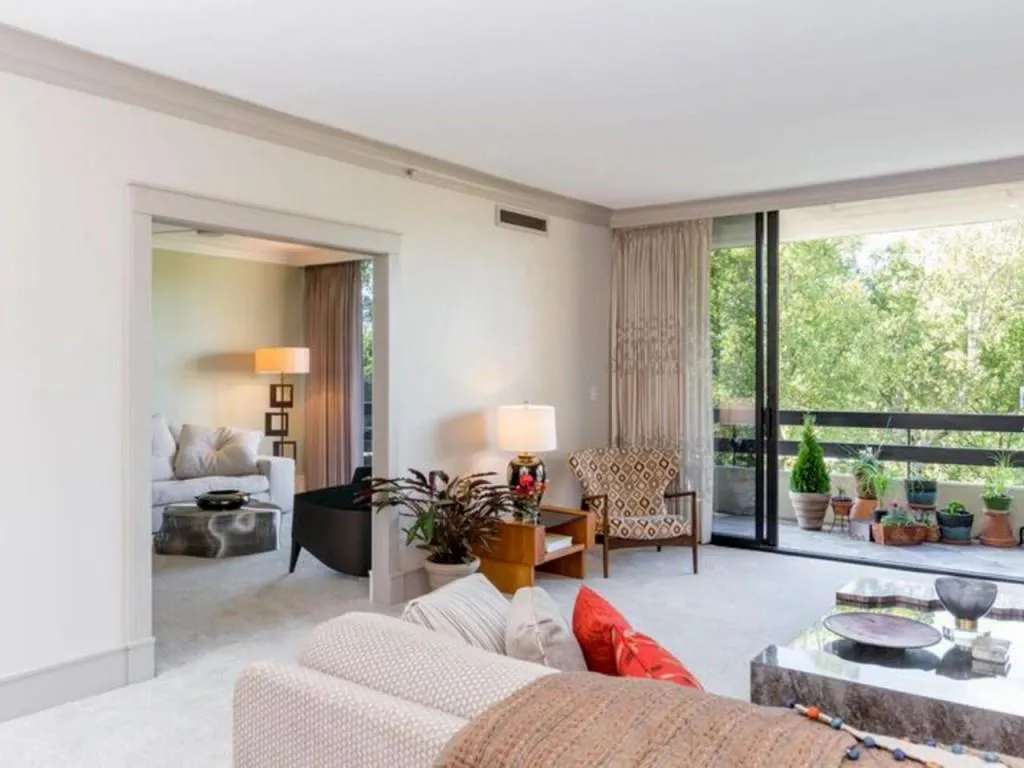 2660 Peachtree Road Unit 8c, Atlanta, Georgia 30305, 2 Bedrooms Bedrooms, ,2 BathroomsBathrooms,Residential,Sold,2660 Peachtree Road Unit 8c,5764010