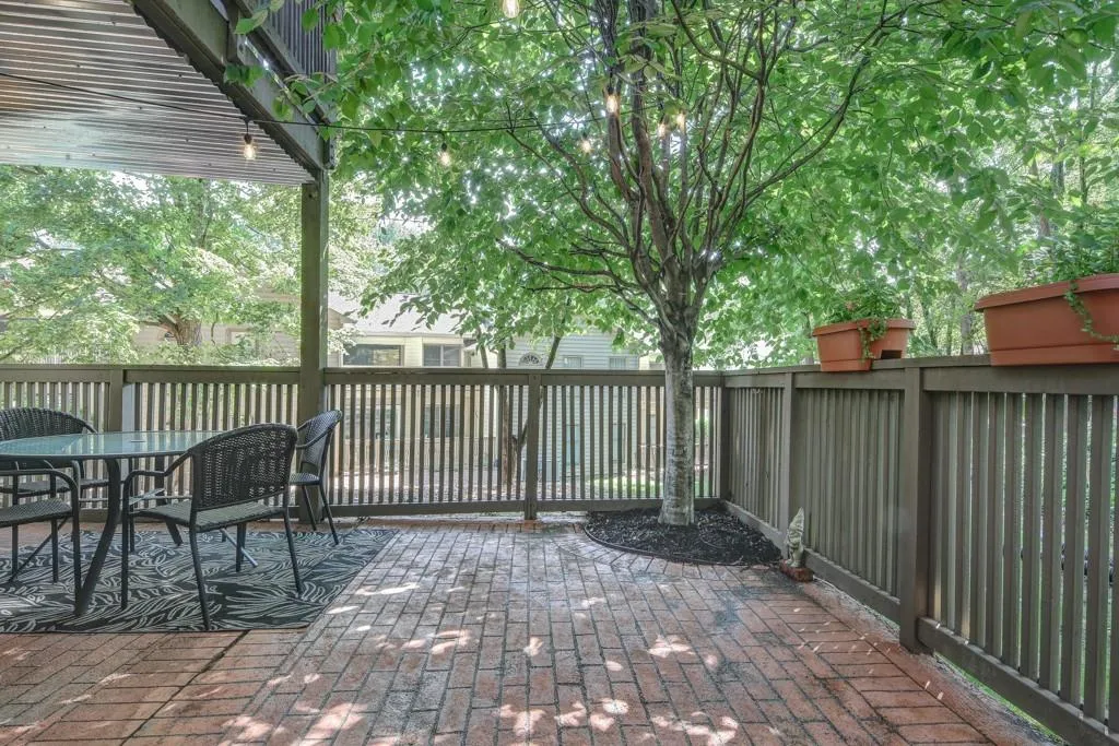 205 Garden Court, Atlanta, Georgia 30328, 3 Bedrooms Bedrooms, ,2 BathroomsBathrooms,Residential,Sold,205 Garden Court,6775870