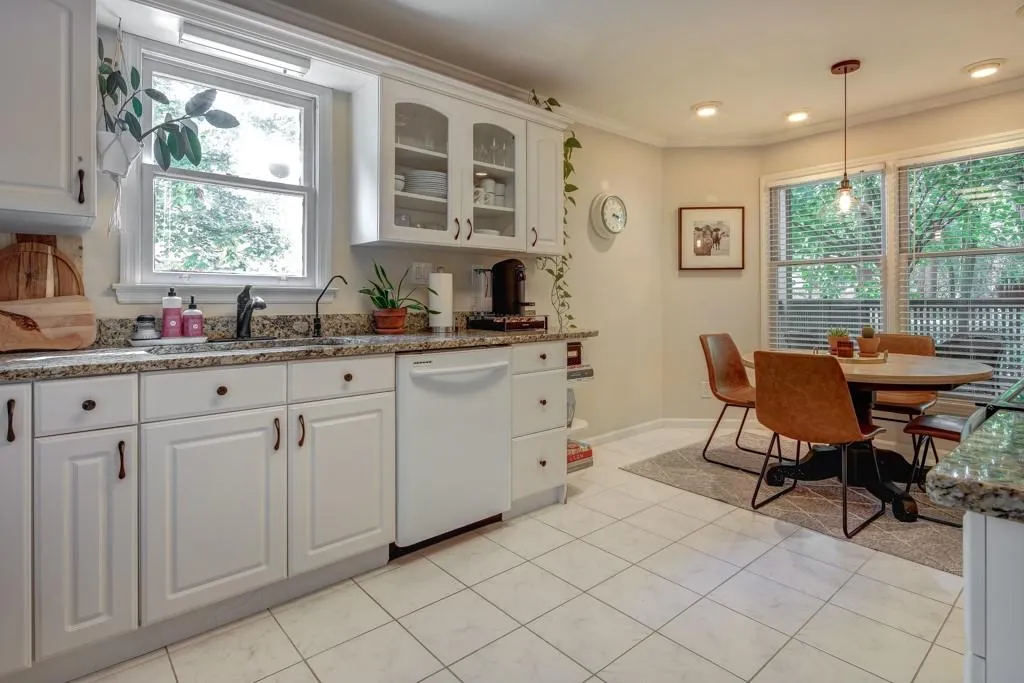 205 Garden Court, Atlanta, Georgia 30328, 3 Bedrooms Bedrooms, ,2 BathroomsBathrooms,Residential,Sold,205 Garden Court,6775870