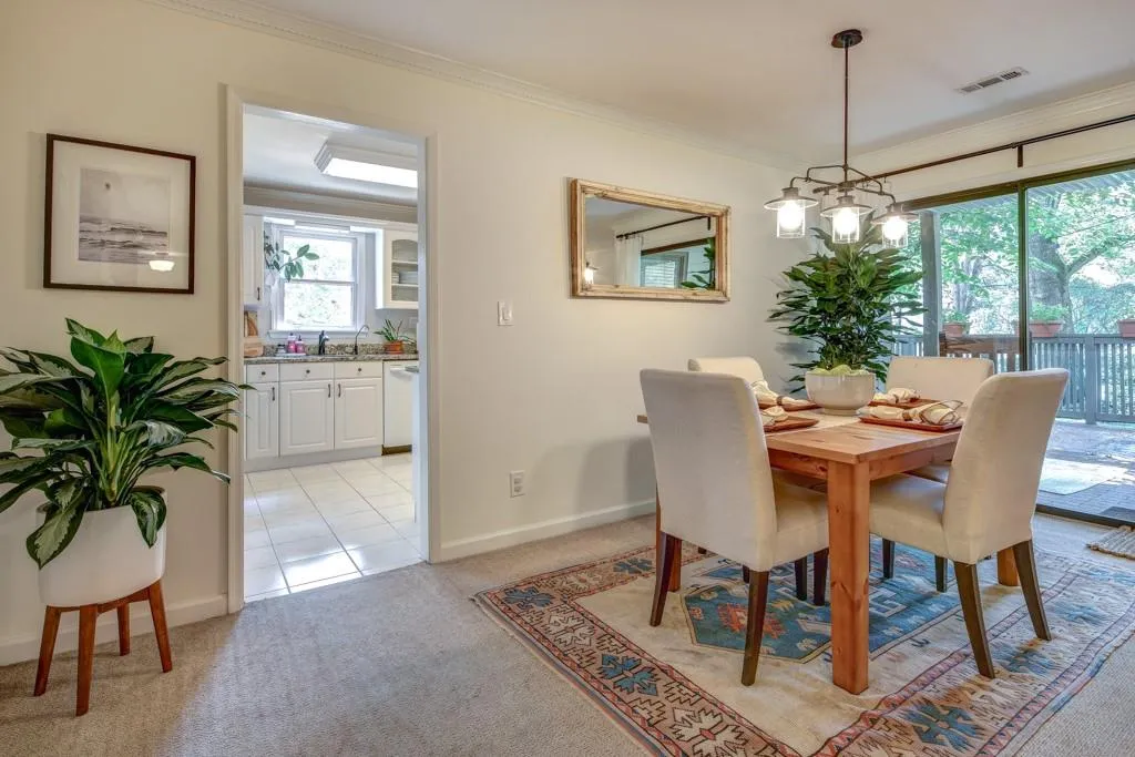 205 Garden Court, Atlanta, Georgia 30328, 3 Bedrooms Bedrooms, ,2 BathroomsBathrooms,Residential,Sold,205 Garden Court,6775870