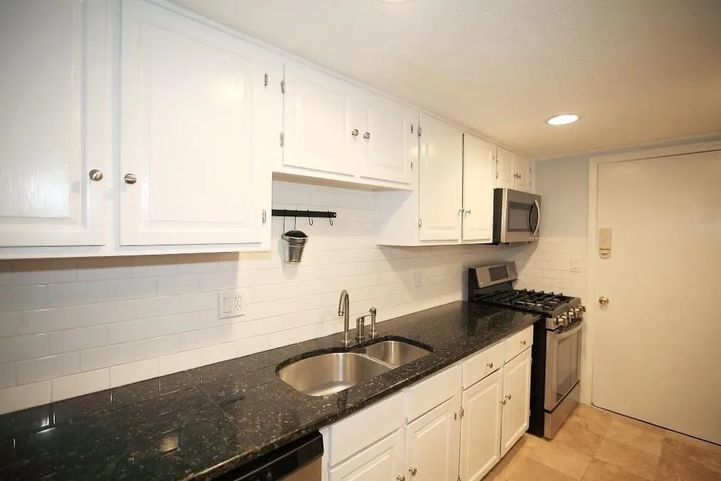 6851 Roswell Road Ne Unit M8, Atlanta, Georgia 30328, 2 Bedrooms Bedrooms, ,2 BathroomsBathrooms,Residential,Sold,6851 Roswell Road Ne Unit M8,5883970