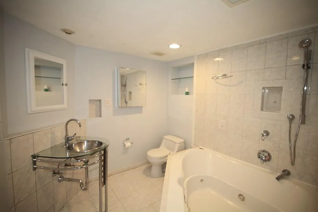 6851 Roswell Road Ne Unit M8, Atlanta, Georgia 30328, 2 Bedrooms Bedrooms, ,2 BathroomsBathrooms,Residential,Sold,6851 Roswell Road Ne Unit M8,5883970