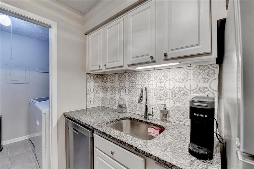 5149 Roswell Road Unit 7, Atlanta, Georgia 30342, 2 Bedrooms Bedrooms, ,1 BathroomBathrooms,Residential,For Sale,5149 Roswell Road Unit 7,7669125