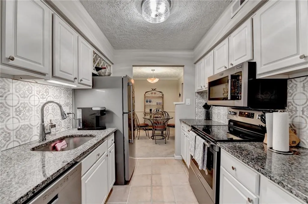 5149 Roswell Road Unit 7, Atlanta, Georgia 30342, 2 Bedrooms Bedrooms, ,1 BathroomBathrooms,Residential,For Sale,5149 Roswell Road Unit 7,7669125