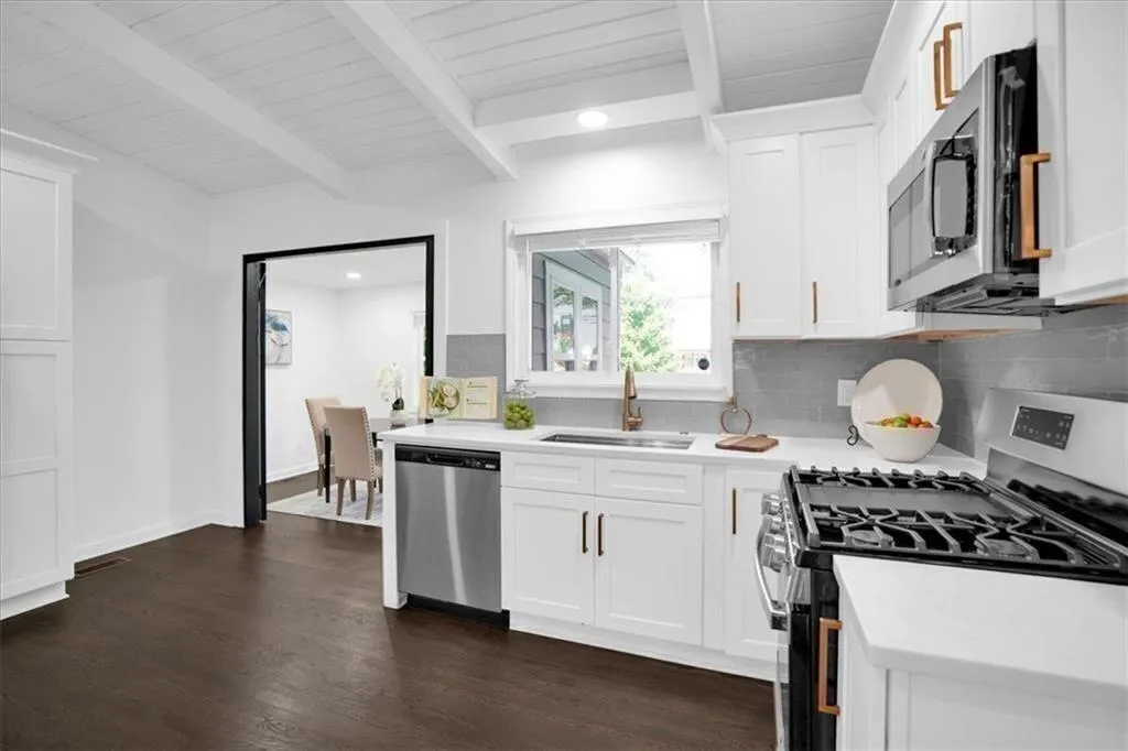 2138 Drew Valley Road, Brookhaven, Georgia 30319, ,Residential Income,For Sale,2138 Drew Valley Road,7653314