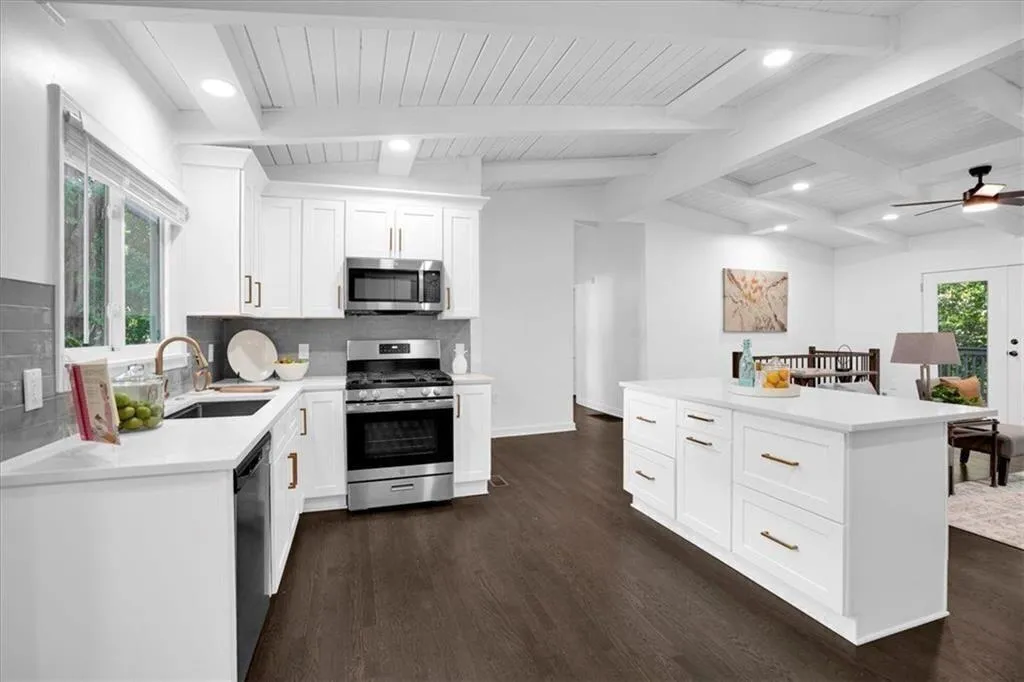 2138 Drew Valley Road, Brookhaven, Georgia 30319, ,Residential Income,For Sale,2138 Drew Valley Road,7653314