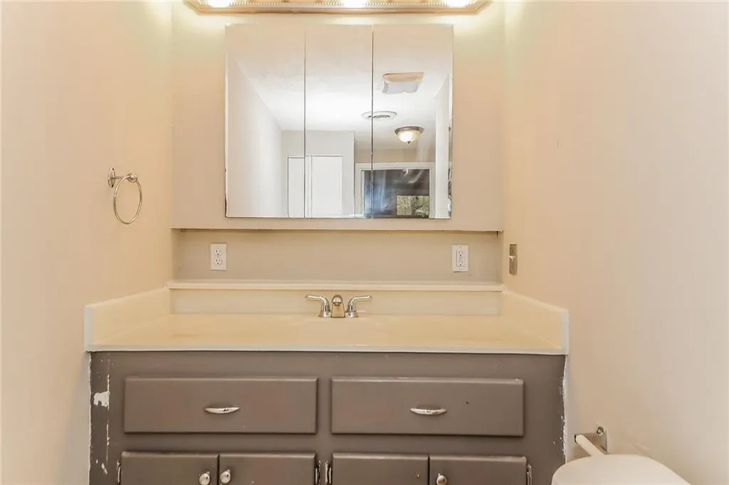 8865 Roberts, Sandy Springs, Georgia 30350, 2 Bedrooms Bedrooms, ,2 BathroomsBathrooms,Residential,Sold,8865 Roberts,6965147