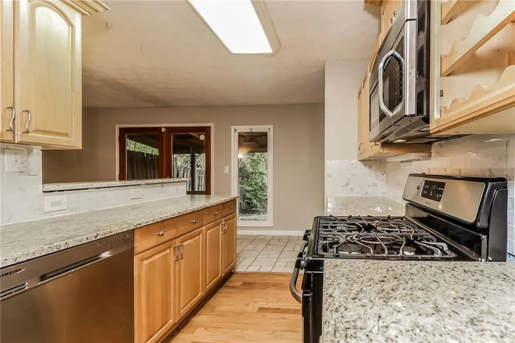 8865 Roberts, Sandy Springs, Georgia 30350, 2 Bedrooms Bedrooms, ,2 BathroomsBathrooms,Residential,Sold,8865 Roberts,6965147