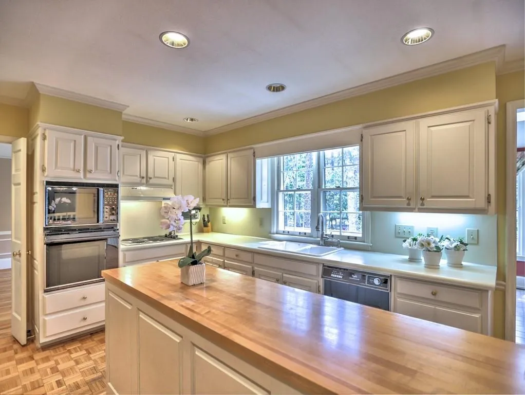 1505 Bakers Glen Drive, Sandy Springs, Georgia 30350, 7 Bedrooms Bedrooms, ,5 BathroomsBathrooms,Residential,Sold,1505 Bakers Glen Drive,7196860