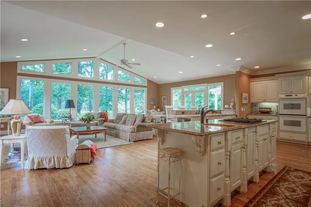 9050 Huntcliff Trace, Sandy Springs, Georgia 30350, 4 Bedrooms Bedrooms, ,4 BathroomsBathrooms,Residential,Sold,9050 Huntcliff Trace,5867975