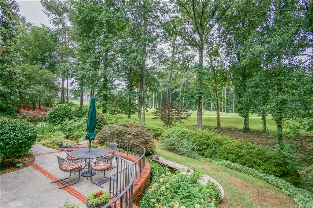 9050 Huntcliff Trace, Sandy Springs, Georgia 30350, 4 Bedrooms Bedrooms, ,4 BathroomsBathrooms,Residential,Sold,9050 Huntcliff Trace,5867975
