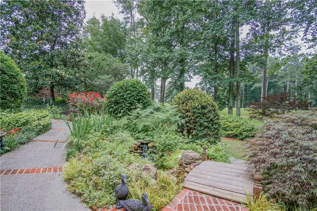 9050 Huntcliff Trace, Sandy Springs, Georgia 30350, 4 Bedrooms Bedrooms, ,4 BathroomsBathrooms,Residential,Sold,9050 Huntcliff Trace,5867975