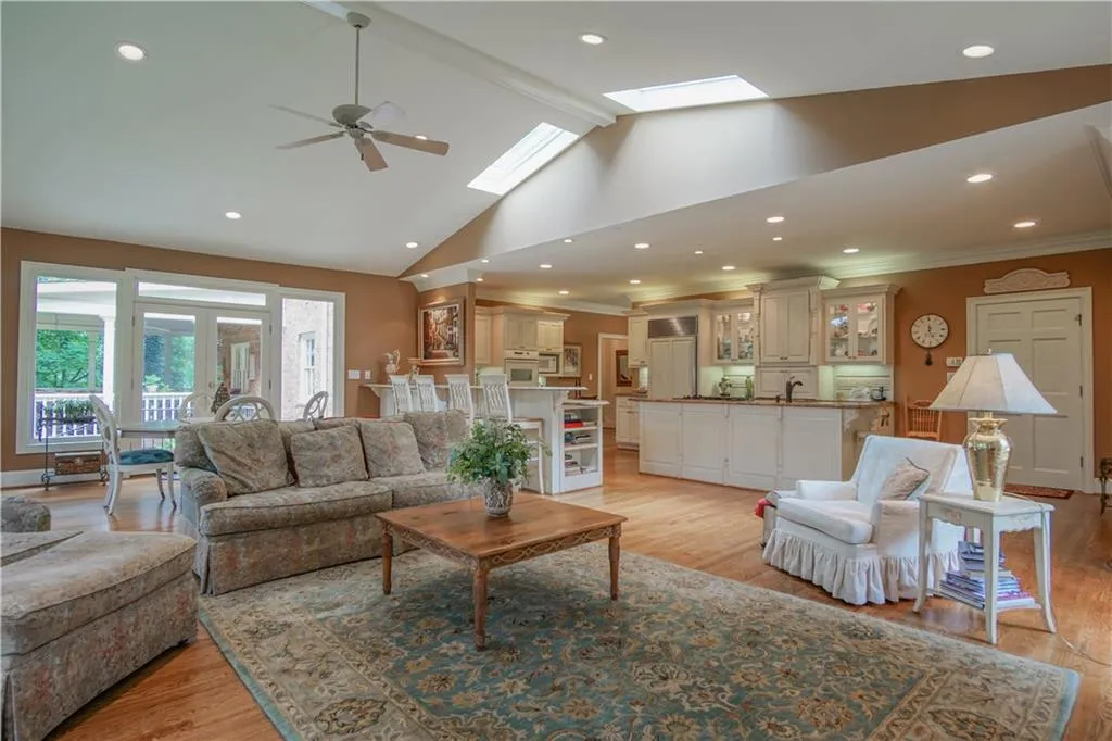 9050 Huntcliff Trace, Sandy Springs, Georgia 30350, 4 Bedrooms Bedrooms, ,4 BathroomsBathrooms,Residential,Sold,9050 Huntcliff Trace,5867975