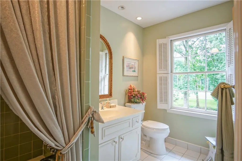 9050 Huntcliff Trace, Sandy Springs, Georgia 30350, 4 Bedrooms Bedrooms, ,4 BathroomsBathrooms,Residential,Sold,9050 Huntcliff Trace,5867975