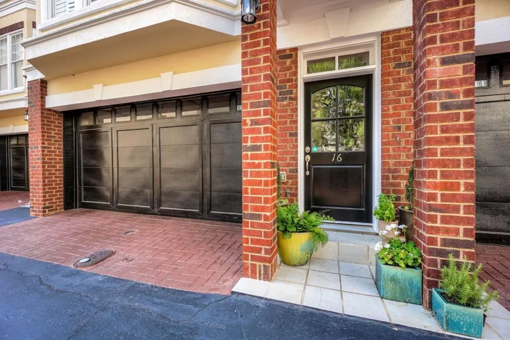 3541 Roswell Road Ne Unit 16, Atlanta, Georgia 30305, 2 Bedrooms Bedrooms, ,2 BathroomsBathrooms,Residential,Sold,3541 Roswell Road Ne Unit 16,6020546