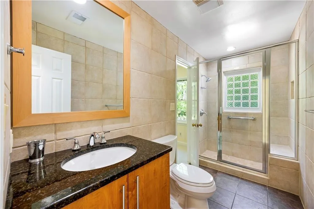 Full hallway bath for Bedrooms #3 and #4