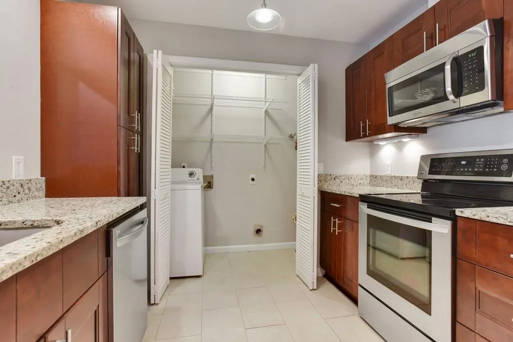 108 Abingdon Way, Atlanta, Georgia 30328, 2 Bedrooms Bedrooms, ,2 BathroomsBathrooms,Residential,Sold,108 Abingdon Way,5953780