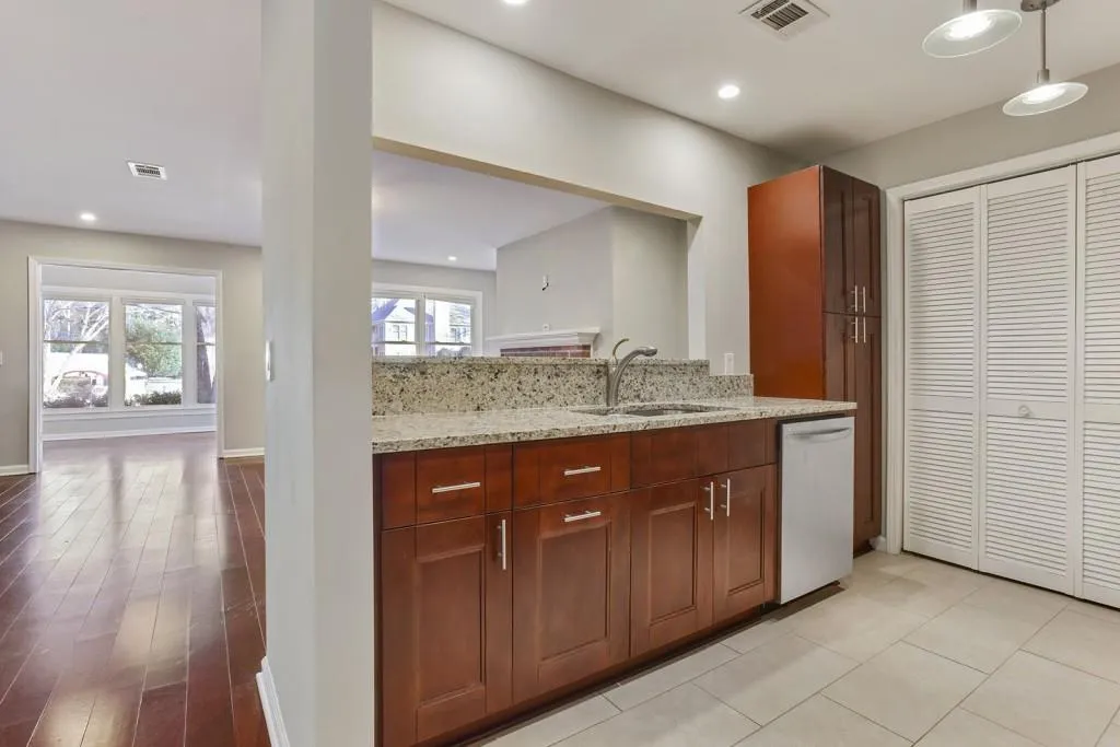 108 Abingdon Way, Atlanta, Georgia 30328, 2 Bedrooms Bedrooms, ,2 BathroomsBathrooms,Residential,Sold,108 Abingdon Way,5953780