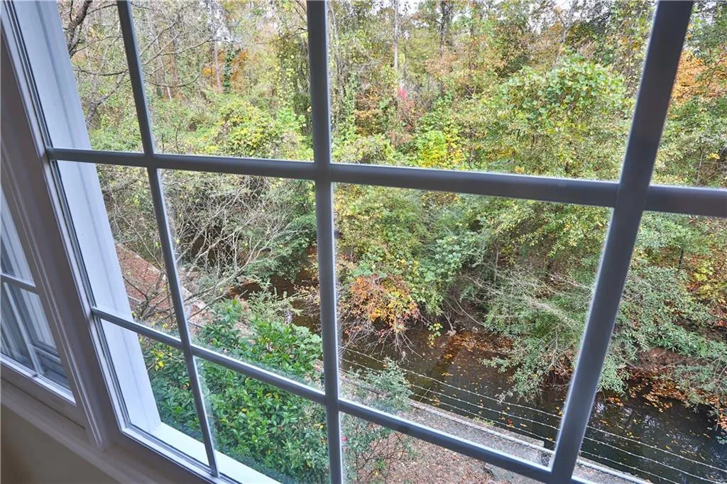 6700 Roswell Road Unit 12d, Sandy Springs, Georgia 30328, 3 Bedrooms Bedrooms, ,2 BathroomsBathrooms,Residential,Sold,6700 Roswell Road Unit 12d,7139445