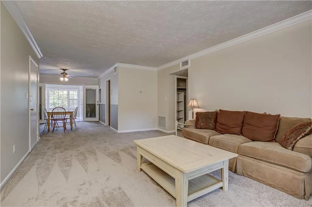 6700 Roswell Road Unit 12d, Sandy Springs, Georgia 30328, 3 Bedrooms Bedrooms, ,2 BathroomsBathrooms,Residential,Sold,6700 Roswell Road Unit 12d,7139445