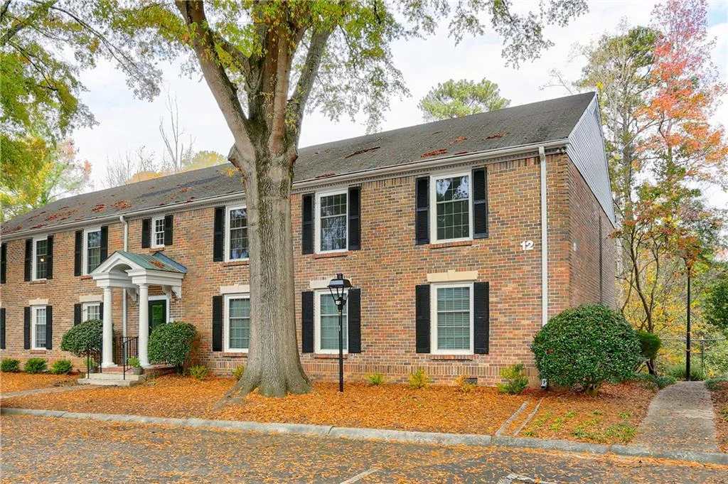 6700 Roswell Road Unit 12d, Sandy Springs, Georgia 30328, 3 Bedrooms Bedrooms, ,2 BathroomsBathrooms,Residential,Sold,6700 Roswell Road Unit 12d,7139445