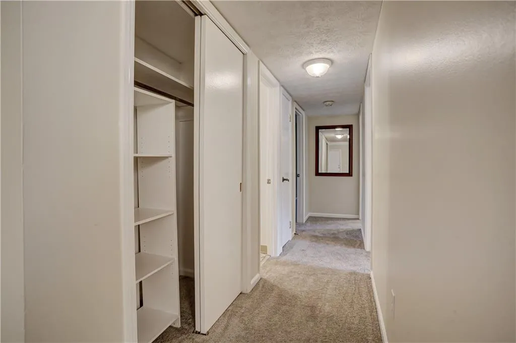 6700 Roswell Road Unit 12d, Sandy Springs, Georgia 30328, 3 Bedrooms Bedrooms, ,2 BathroomsBathrooms,Residential,Sold,6700 Roswell Road Unit 12d,7139445