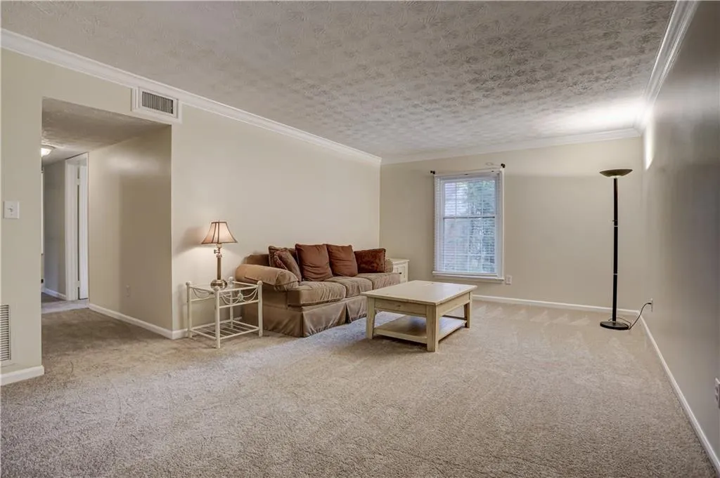 6700 Roswell Road Unit 12d, Sandy Springs, Georgia 30328, 3 Bedrooms Bedrooms, ,2 BathroomsBathrooms,Residential,Sold,6700 Roswell Road Unit 12d,7139445