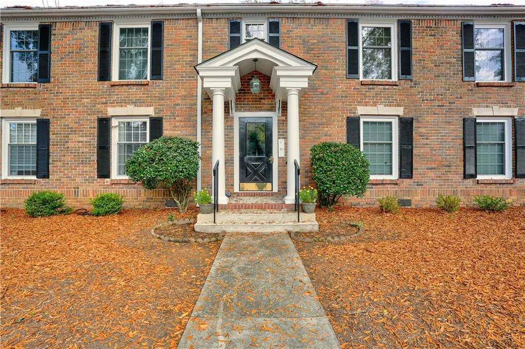 6700 Roswell Road Unit 12d, Sandy Springs, Georgia 30328, 3 Bedrooms Bedrooms, ,2 BathroomsBathrooms,Residential,Sold,6700 Roswell Road Unit 12d,7139445