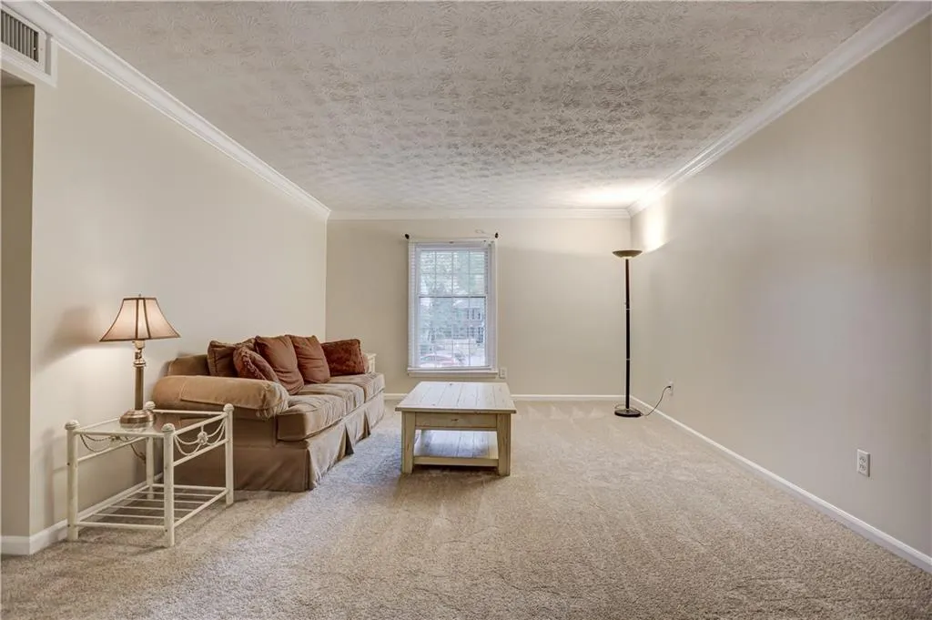 6700 Roswell Road Unit 12d, Sandy Springs, Georgia 30328, 3 Bedrooms Bedrooms, ,2 BathroomsBathrooms,Residential,Sold,6700 Roswell Road Unit 12d,7139445