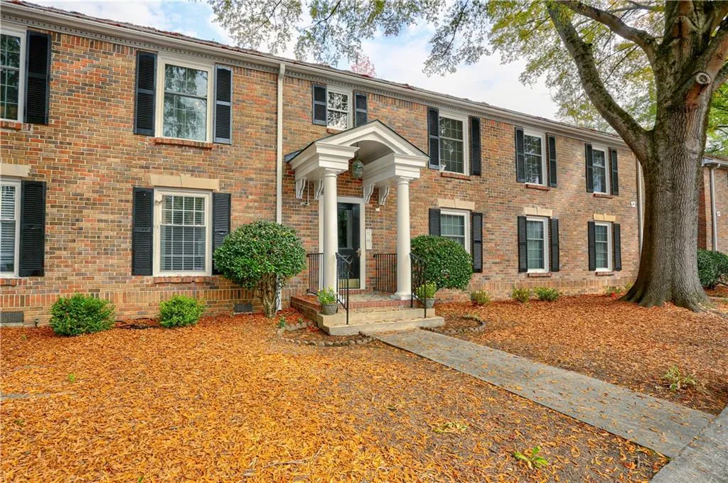 6700 Roswell Road Unit 12d, Sandy Springs, Georgia 30328, 3 Bedrooms Bedrooms, ,2 BathroomsBathrooms,Residential,Sold,6700 Roswell Road Unit 12d,7139445