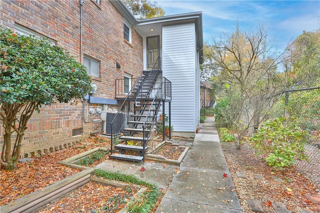 6700 Roswell Road Unit 12d, Sandy Springs, Georgia 30328, 3 Bedrooms Bedrooms, ,2 BathroomsBathrooms,Residential,Sold,6700 Roswell Road Unit 12d,7139445
