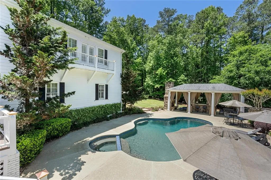 2979 Spalding Drive, Sandy Springs, Georgia 30350, 5 Bedrooms Bedrooms, ,4 BathroomsBathrooms,Residential,Sold,2979 Spalding Drive,7047108