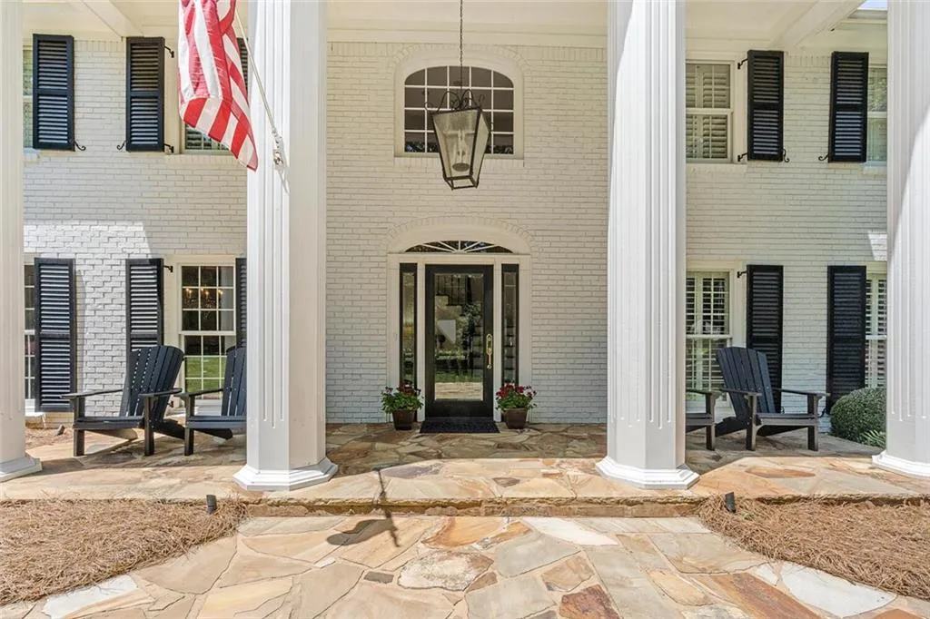 2979 Spalding Drive, Sandy Springs, Georgia 30350, 5 Bedrooms Bedrooms, ,4 BathroomsBathrooms,Residential,Sold,2979 Spalding Drive,7047108