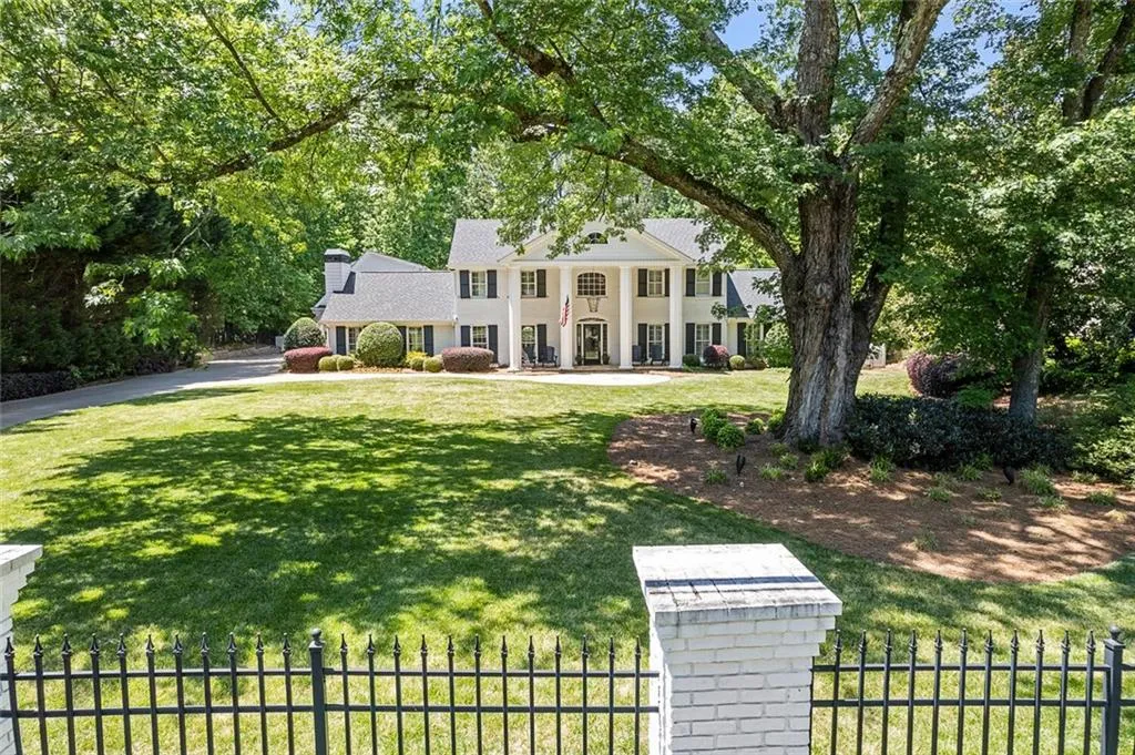 2979 Spalding Drive, Sandy Springs, Georgia 30350, 5 Bedrooms Bedrooms, ,4 BathroomsBathrooms,Residential,Sold,2979 Spalding Drive,7047108