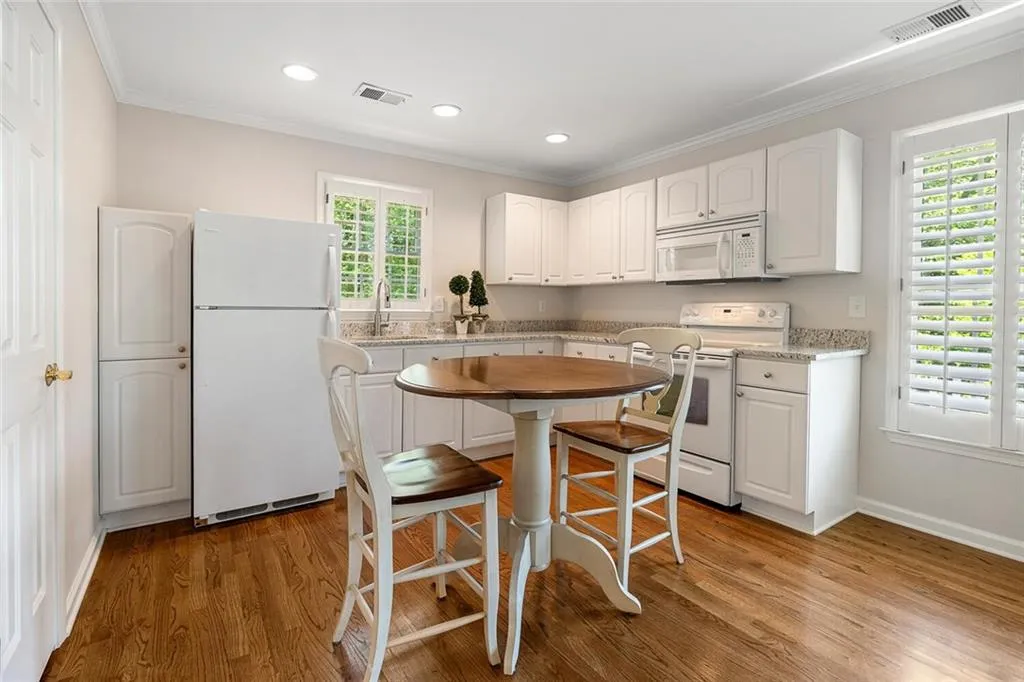 2979 Spalding Drive, Sandy Springs, Georgia 30350, 5 Bedrooms Bedrooms, ,4 BathroomsBathrooms,Residential,Sold,2979 Spalding Drive,7047108