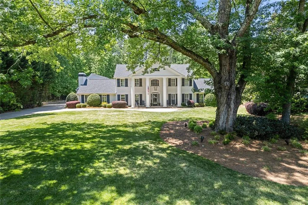 2979 Spalding Drive, Sandy Springs, Georgia 30350, 5 Bedrooms Bedrooms, ,4 BathroomsBathrooms,Residential,Sold,2979 Spalding Drive,7047108
