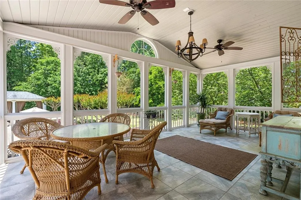 2979 Spalding Drive, Sandy Springs, Georgia 30350, 5 Bedrooms Bedrooms, ,4 BathroomsBathrooms,Residential,Sold,2979 Spalding Drive,7047108
