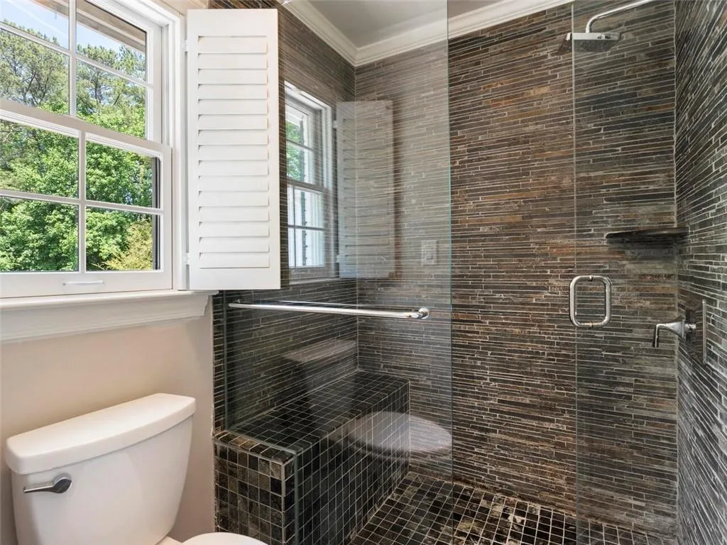 2979 Spalding Drive, Sandy Springs, Georgia 30350, 5 Bedrooms Bedrooms, ,4 BathroomsBathrooms,Residential,Sold,2979 Spalding Drive,7047108