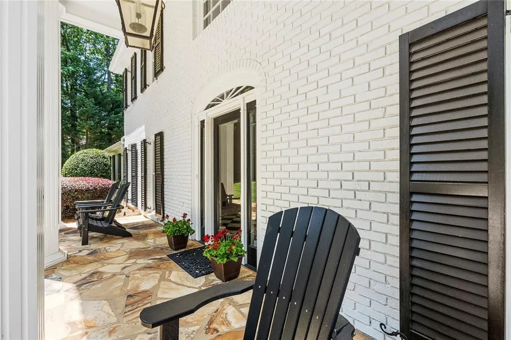 2979 Spalding Drive, Sandy Springs, Georgia 30350, 5 Bedrooms Bedrooms, ,4 BathroomsBathrooms,Residential,Sold,2979 Spalding Drive,7047108