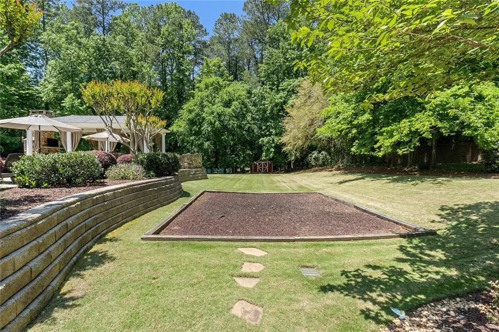 2979 Spalding Drive, Sandy Springs, Georgia 30350, 5 Bedrooms Bedrooms, ,4 BathroomsBathrooms,Residential,Sold,2979 Spalding Drive,7047108