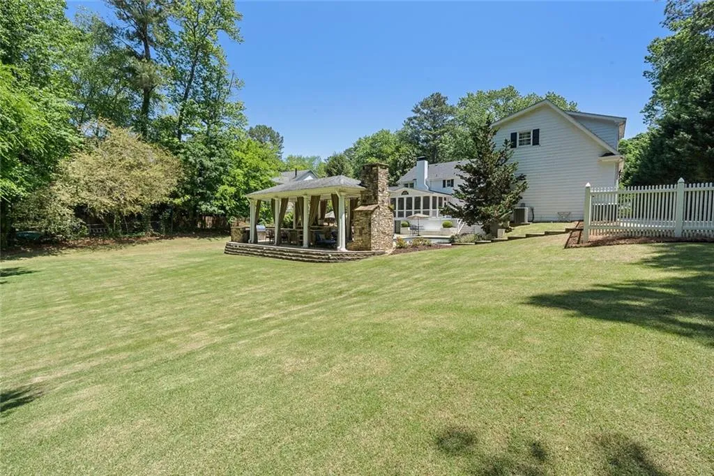 2979 Spalding Drive, Sandy Springs, Georgia 30350, 5 Bedrooms Bedrooms, ,4 BathroomsBathrooms,Residential,Sold,2979 Spalding Drive,7047108