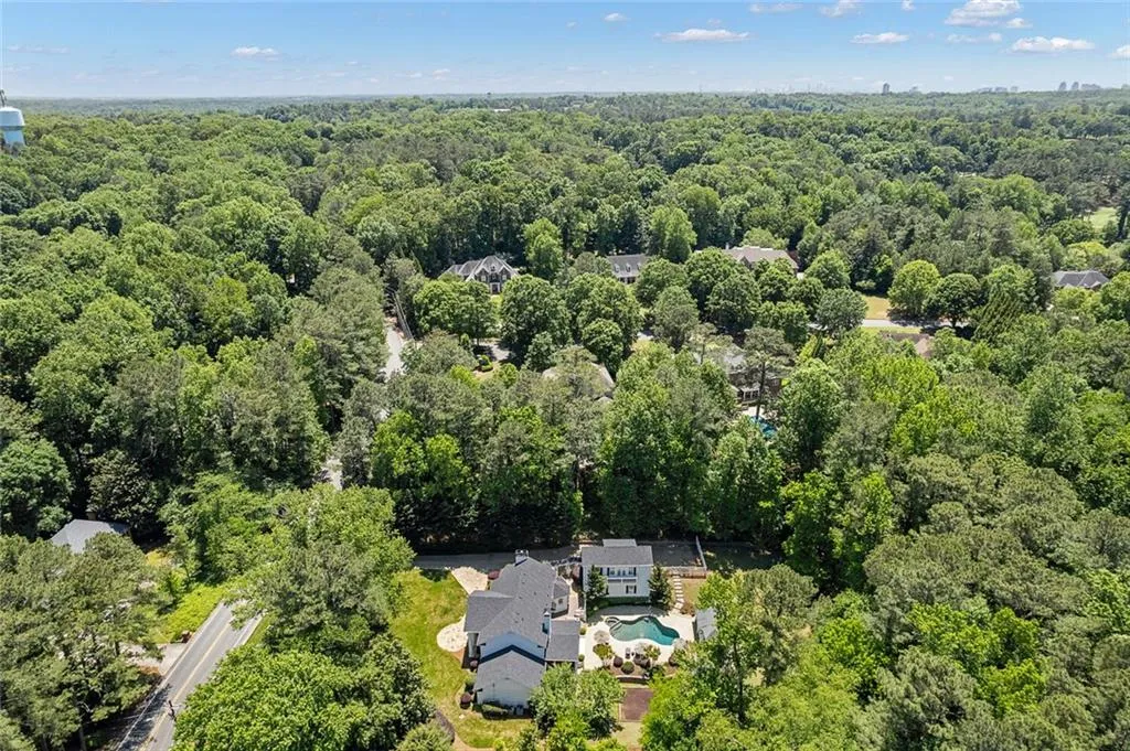 2979 Spalding Drive, Sandy Springs, Georgia 30350, 5 Bedrooms Bedrooms, ,4 BathroomsBathrooms,Residential,Sold,2979 Spalding Drive,7047108