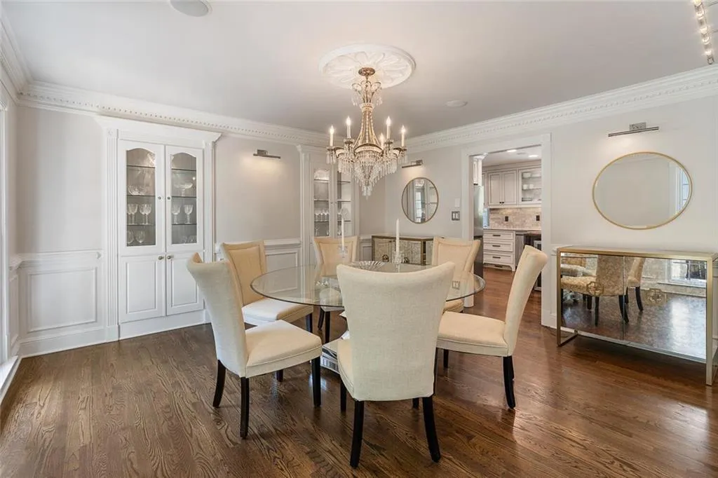 2979 Spalding Drive, Sandy Springs, Georgia 30350, 5 Bedrooms Bedrooms, ,4 BathroomsBathrooms,Residential,Sold,2979 Spalding Drive,7047108